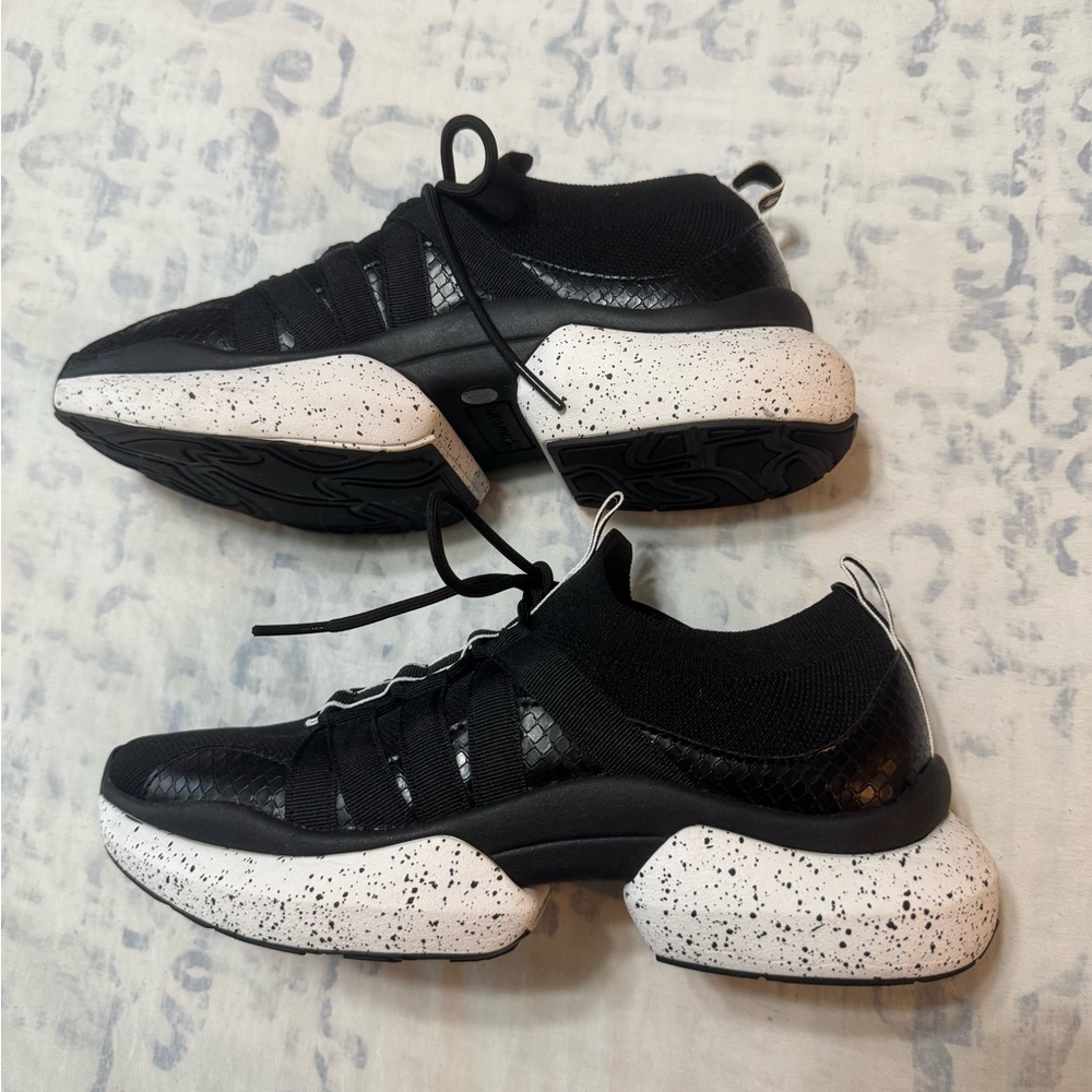 Nurture Response new Sneakers 8.5